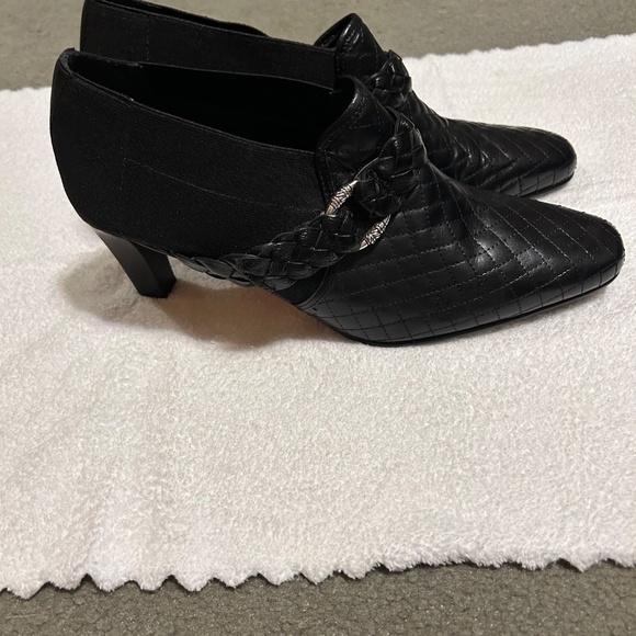 Brighton Roman Black Leather Heeled Ankle Boots - Picture 3 of 14